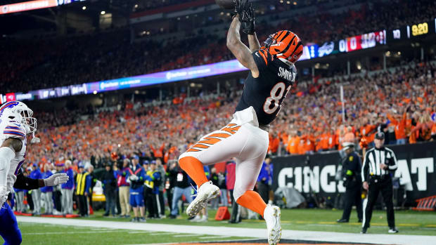 Cincinnati Bengals tight end Irv Smith Jr. (81) catches a touchdown pass in the first quarter during a Week 9 NFL football game between the Buffalo Bills and the Cincinnati Bengals, Sunday, Nov. 5, 2023, at Paycor Stadium in Cincinnati.  