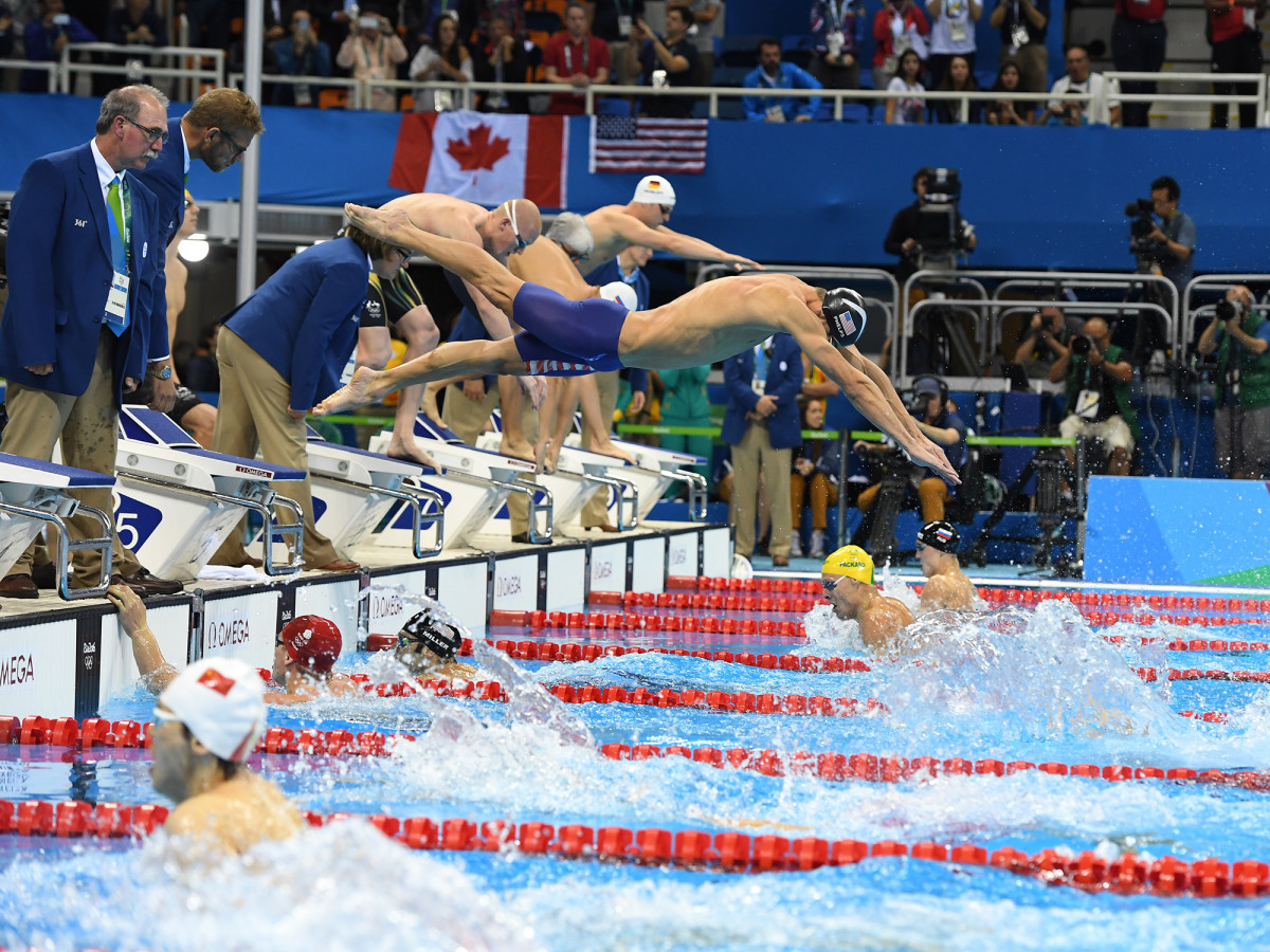 michael-phelps-relay-start.jpg