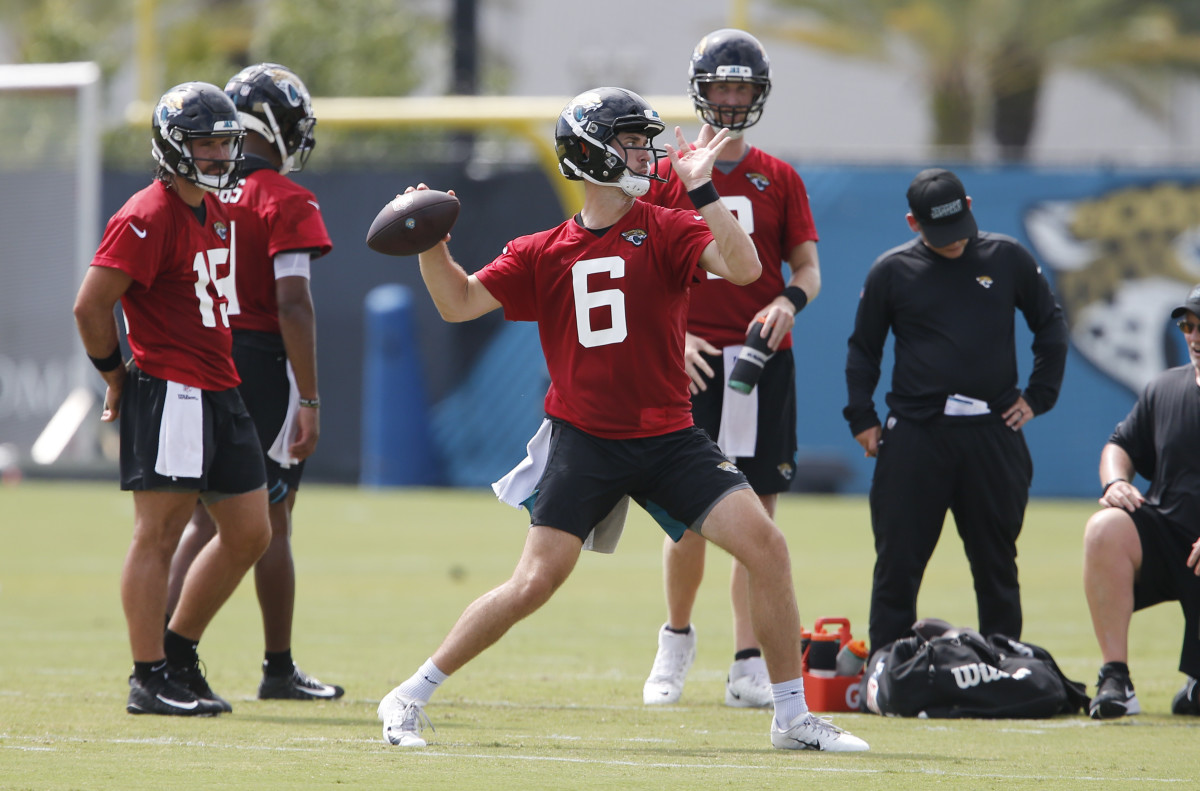 Minshew (15) has been impressed with Luton (6) as camp continues. Mandatory Credit: Reinhold Matay-USA TODAY Sports