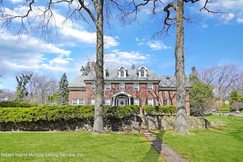 Staten Island Home of the Week: Elegant 1920s single-family on Todt Hill hits the market for $3.25M