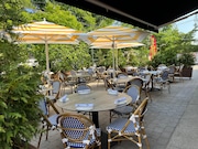 Dough Silver Lake features a Veuve Clicquot color scheme and an outdoor patio. (Staten Island Advance/Pamela Silvestri)