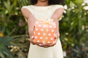 Gift giving (Getty Images)