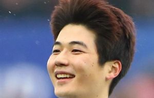 Swanseas Ki Sung-Yueng does battle against his Spurs pal Son Heung-Min this weekend in the FA Cup