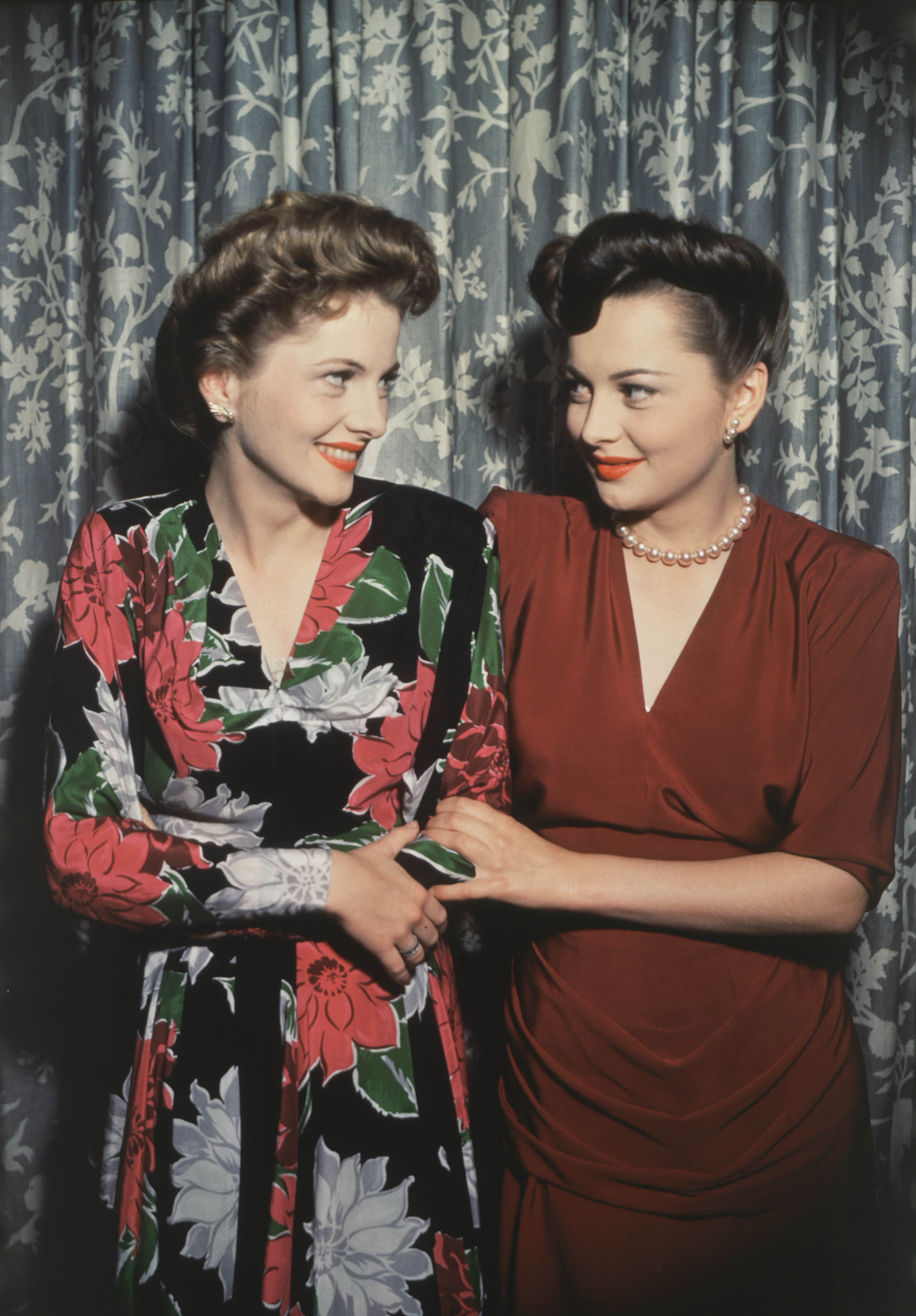 Olivia famously feuded with her sister and fellow actress Joan Fontaine (left), who died In 2013