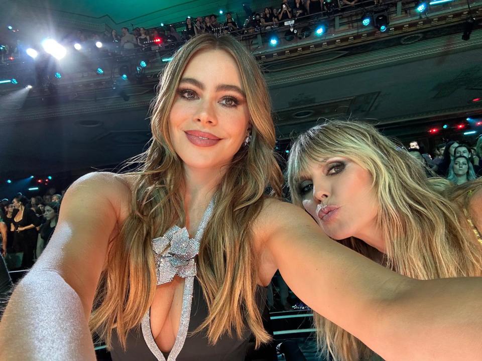 She posed with her co-star Heidi Klum for cute selfies