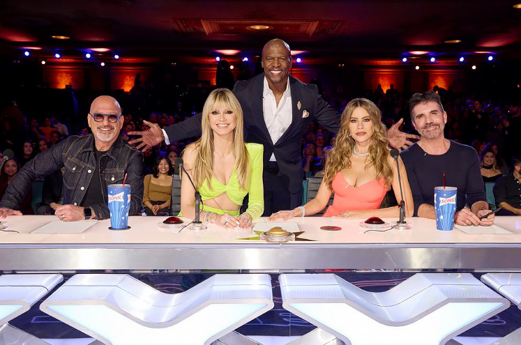 Terry Crews hosts Season 19 of America's Got Talent while Howie Mandel, Heidi Klum, Sofia Vergara, and Simon Cowell sit on the show's panel