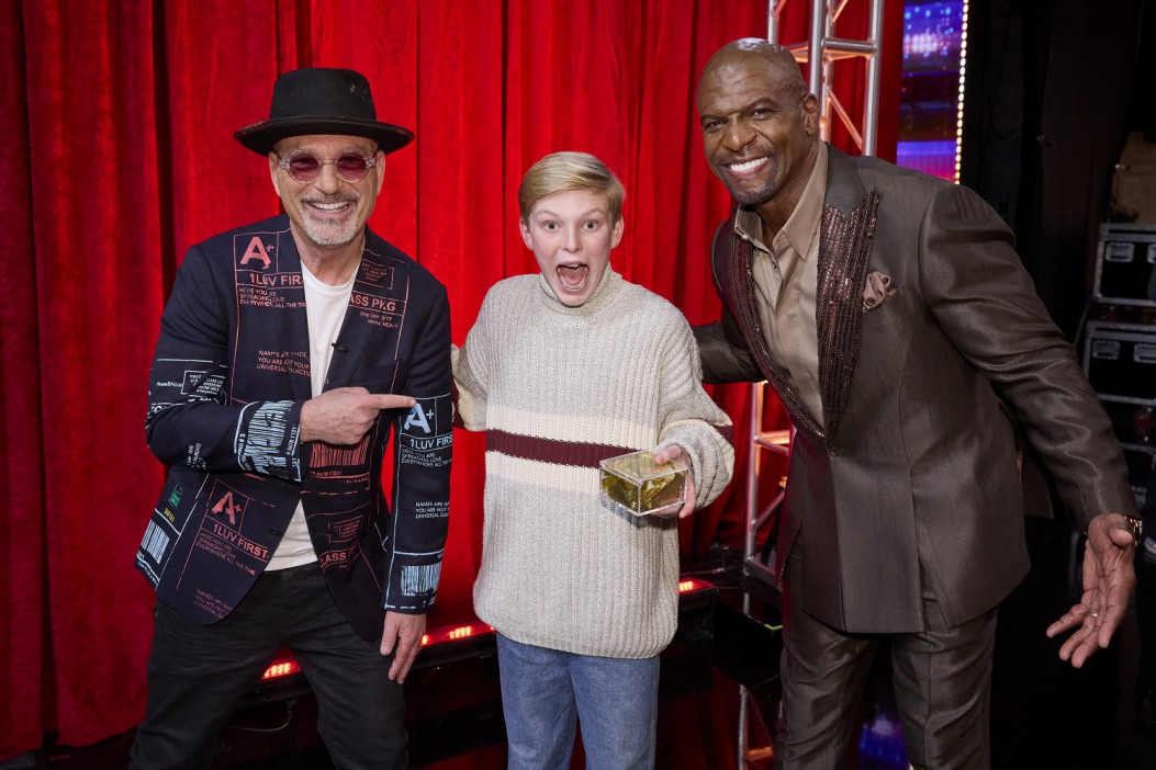 Howie and Terry excitedly posed with Reid after he earned a Golden Buzzer