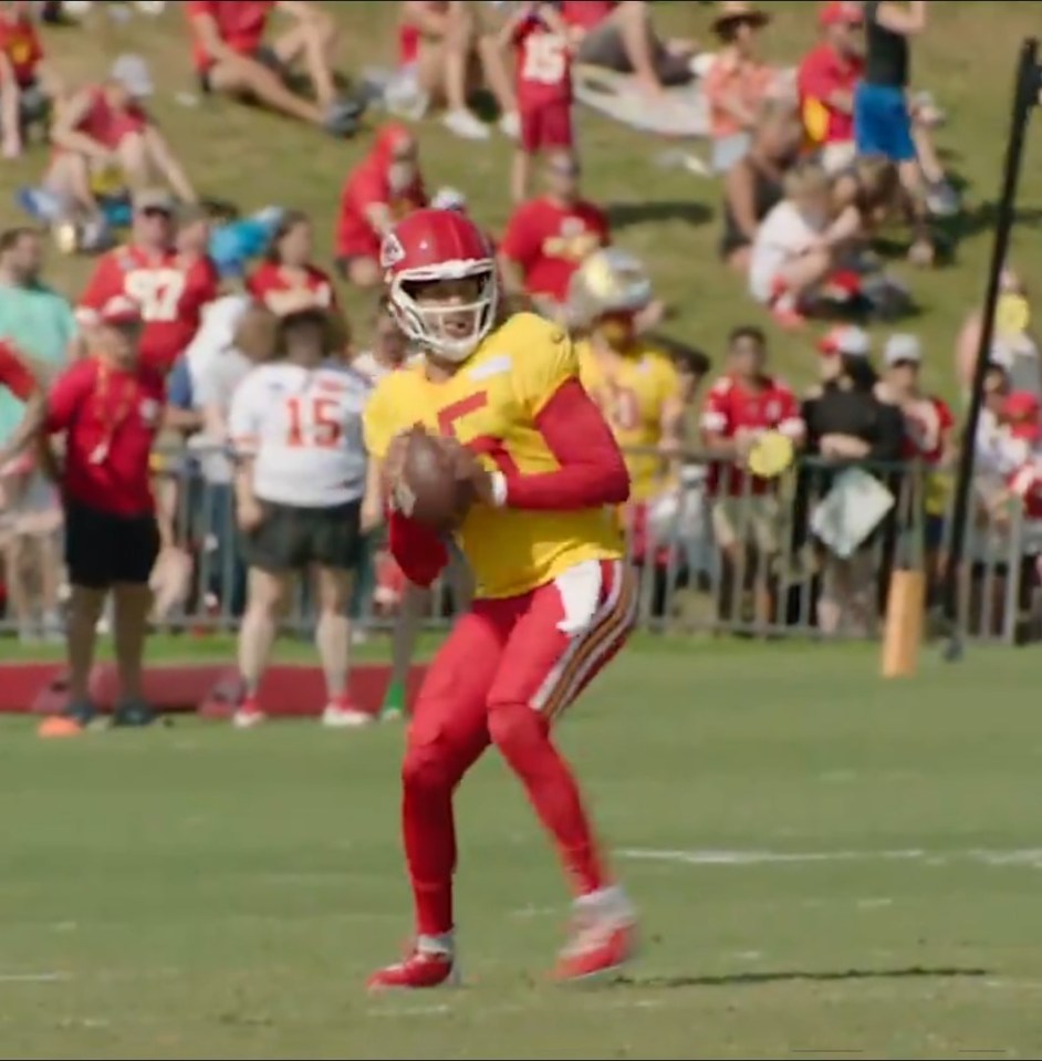 Patrick Mahomes winds up his throw