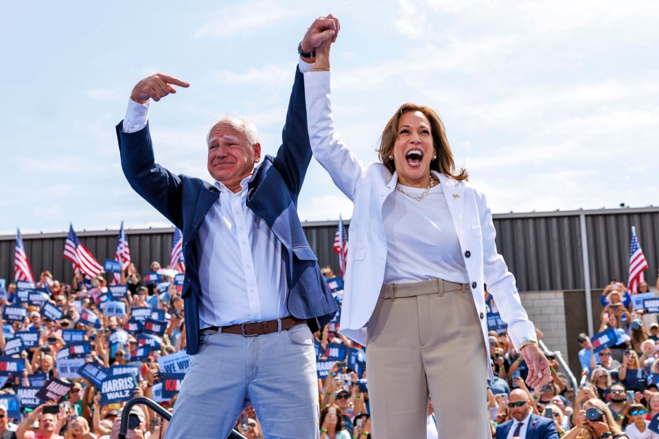 Harris and Walz were all smiles while campaigning in Minnesota