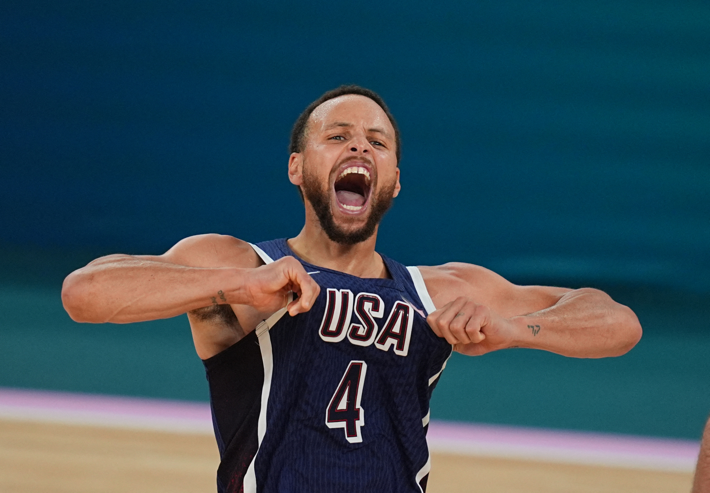 Curry knocked down four 3s in the last three minutes of the clash, crushing France's comeback hopes