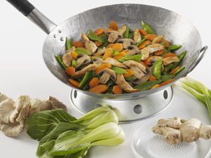 Chicken Stir-fry With Bok Choy and Garlic Sauce