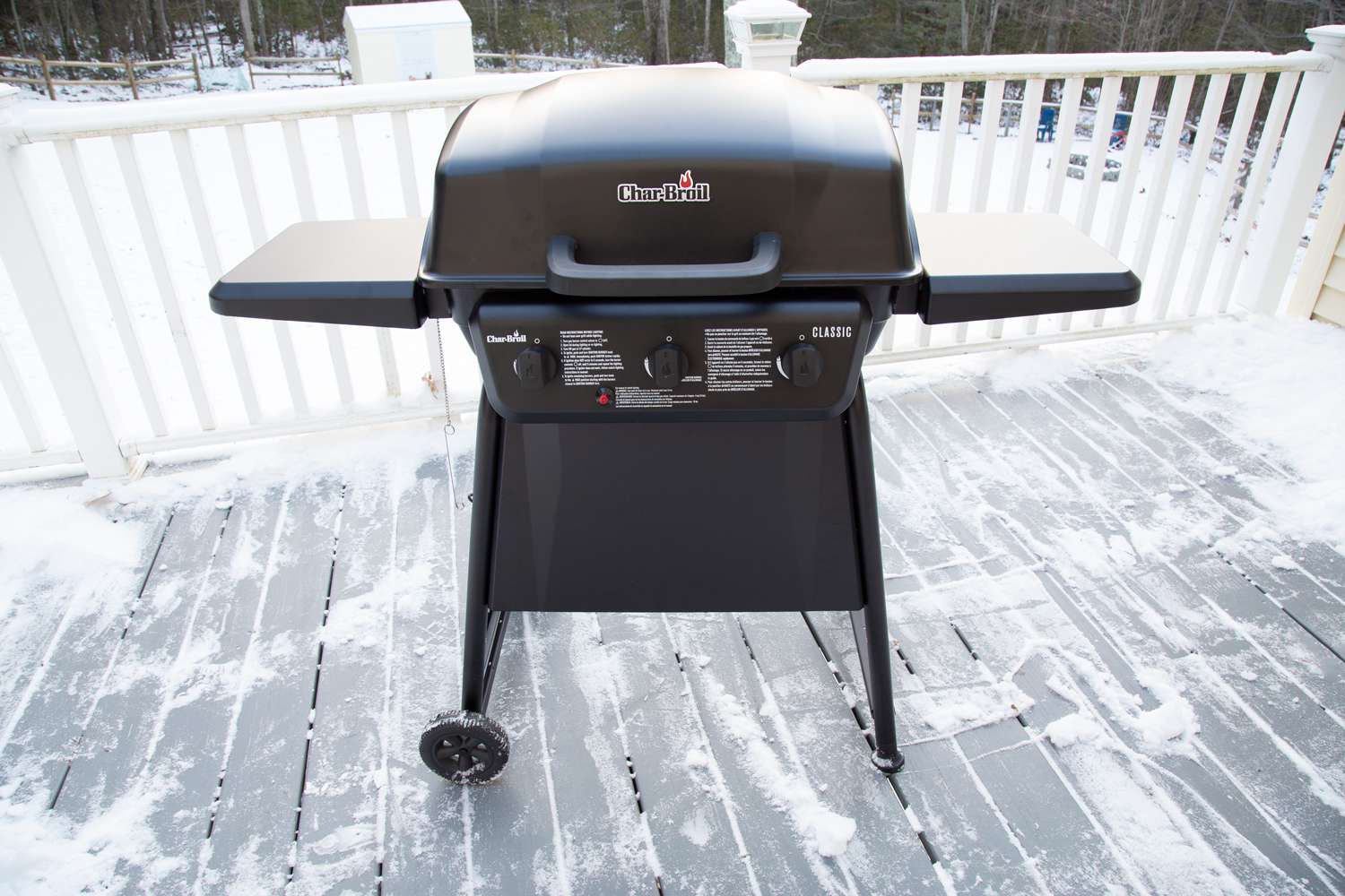 char-broil-classic-360-3-burner-gas-grill on a snowy patio