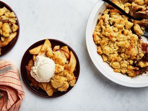 Vegan Apple Cobbler with Cloves and Allspice