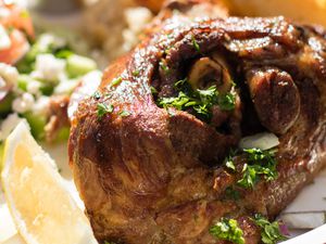 leg of lamb with lemon and herbs