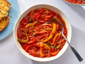 A bowl of peperonata served with toasted bread