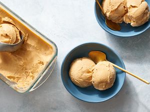 Two bowls of roasted banana dulce de leche ice cream