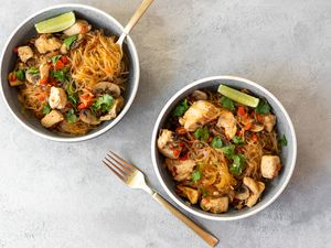 Thai Glass Noodle Stir-Fry With Chicken and Vegetables