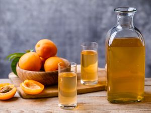 English apricot liqueur recipe