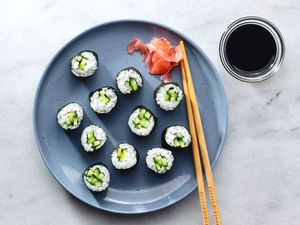 Kappamaki (Cucumber Sushi Roll)