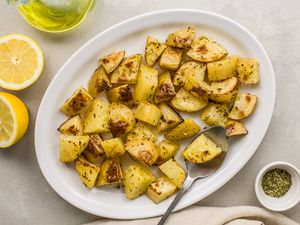 Lemony Greek potatoes with oregano and garlic (pareve)