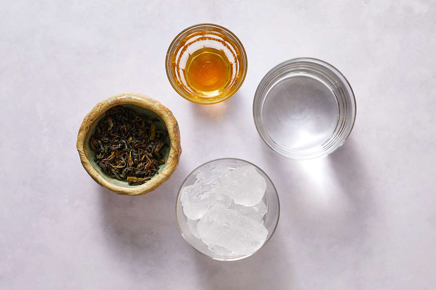 Ingredients to make iced oolong tea