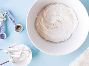 Add vanilla coconut milk, vanilla extract, and powdered sugar in frosting