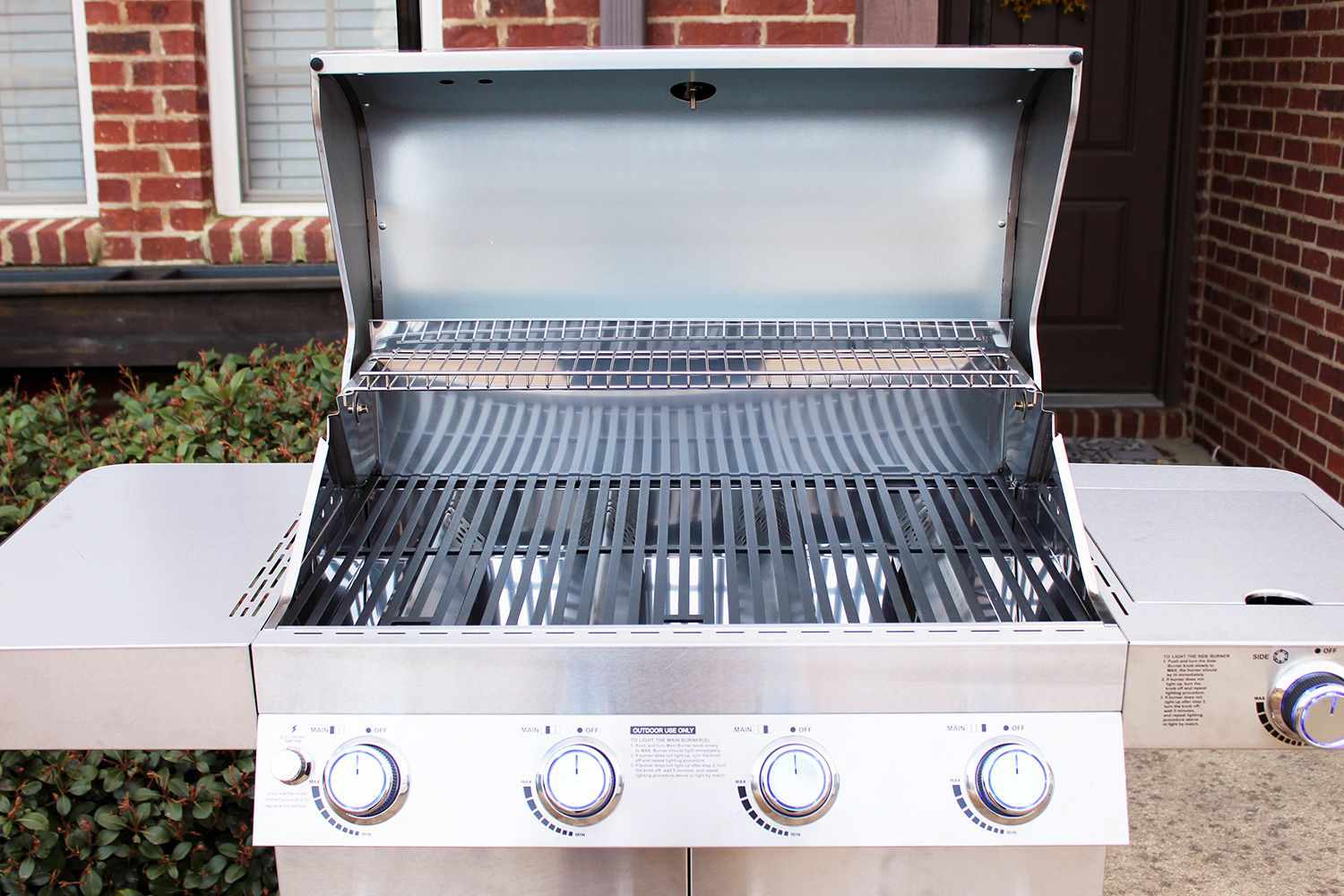 Monument Grills 17842 4-Burner Propane Gas Grill
