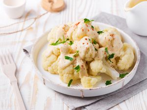 Easy cauliflower with cheese sauce