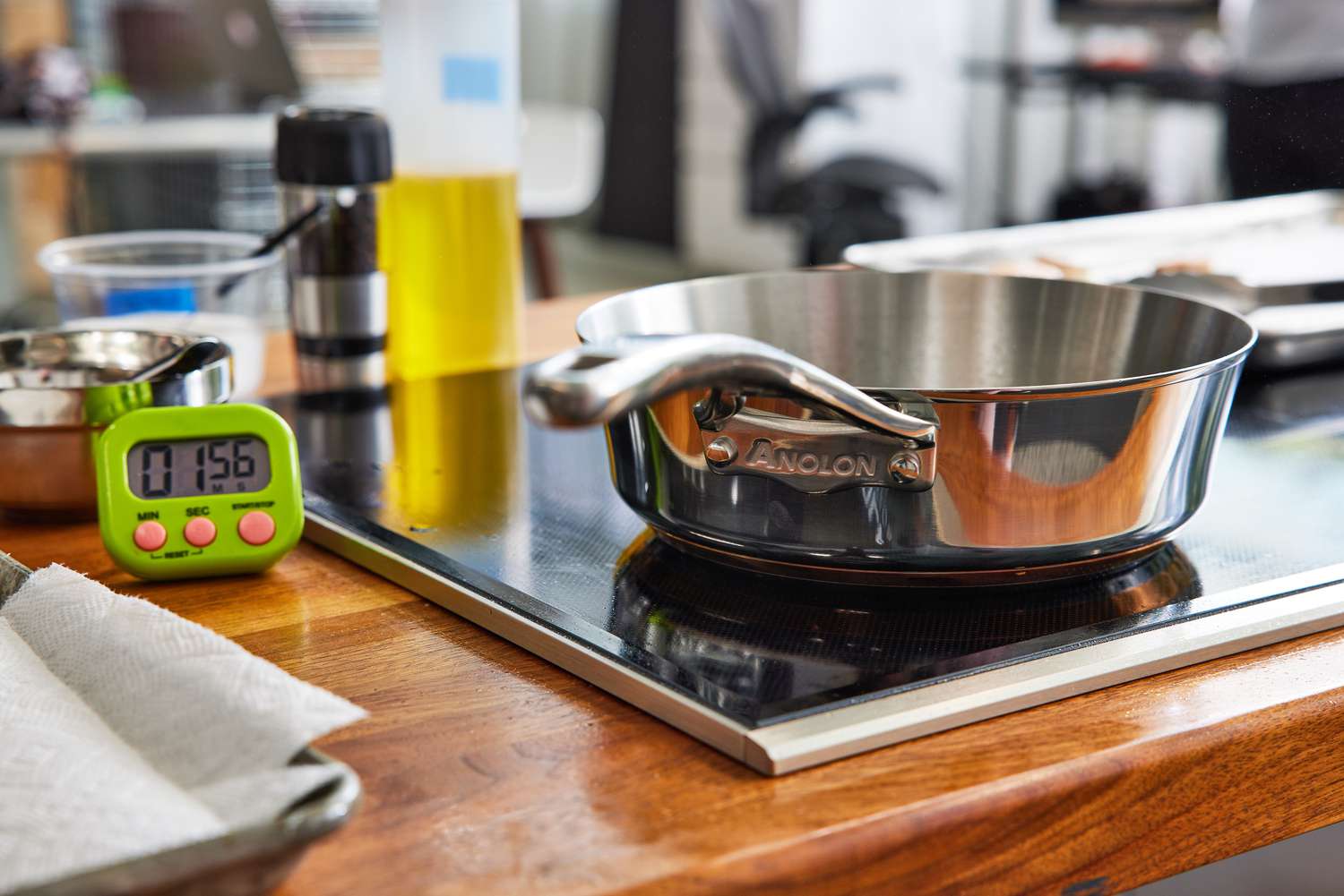 Testing the Anolon Nouvelle skillet on an induction cooktop