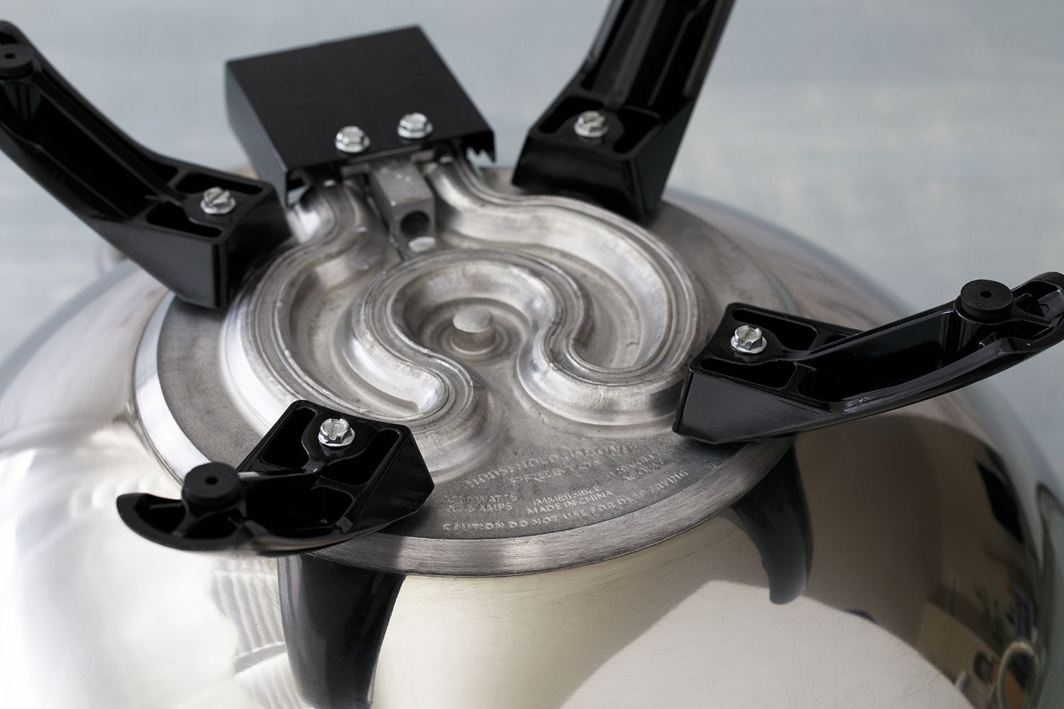 presto-stainless-steel-electric-wok-legs