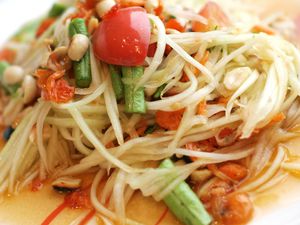 Thai vegan papaya salad