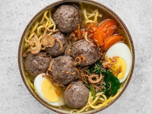 Mee Bakso (Indonesian Meatball and Noodle Soup)