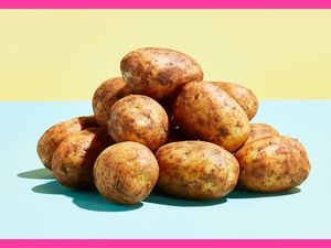 A pile of russet potatoes