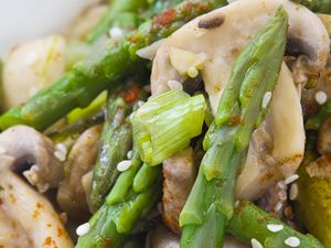 Stir-fried asparagus with mushroom