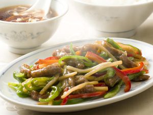 Stir-Fry Beef and Bamboo Shoots With Oyster Sauce