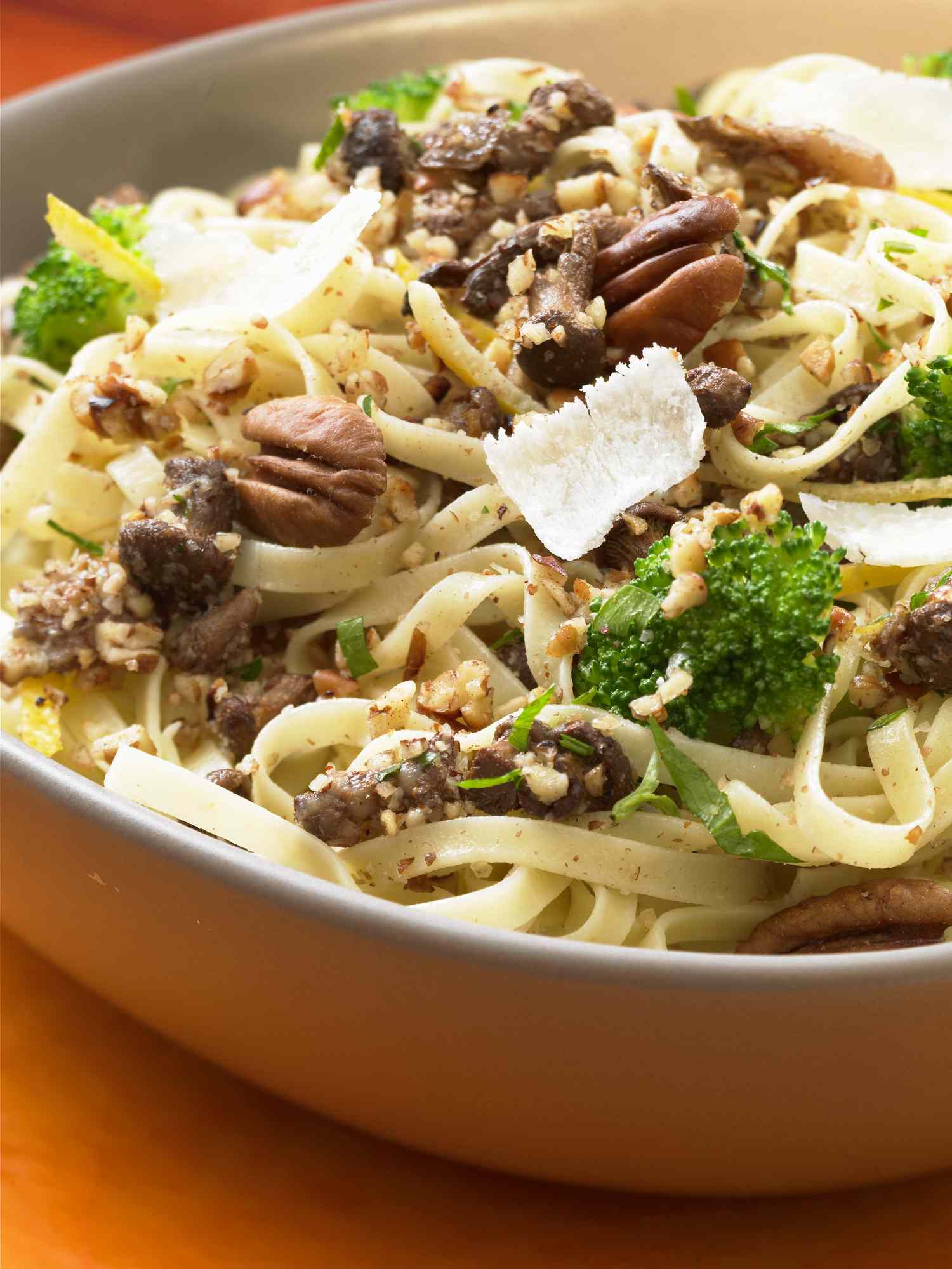 Broccoli walnut pasta