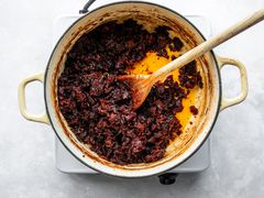 Stir bacon jam