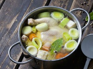 Chicken soup stock