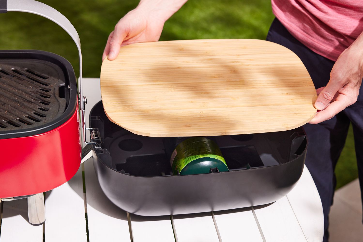 person demonstrating the Cuisinart CGG-750 Venture Gas Grill