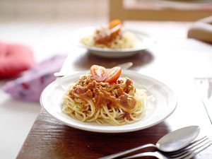 Spaghetti with creamy meat sauce