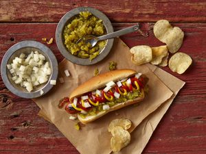 Hot dog with onions, relish and chips