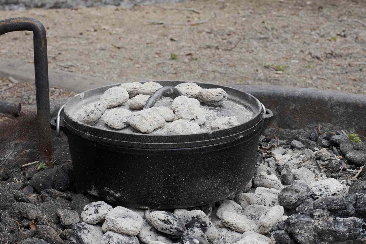  Camp Chef Classic 10-inch Dutch Oven