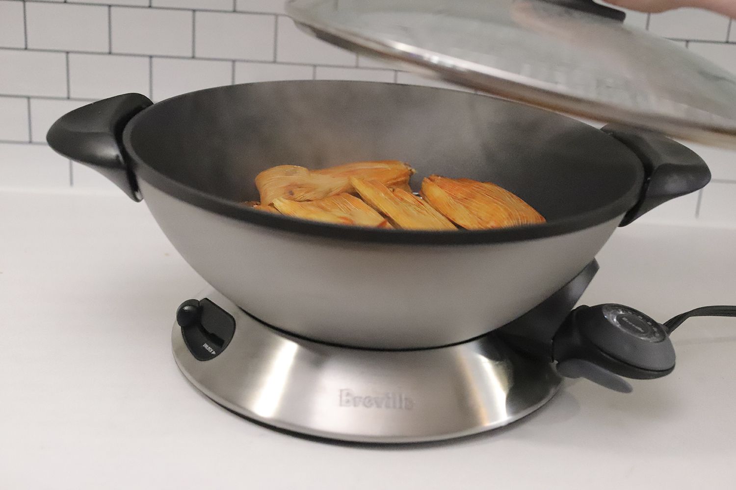 Breville Hot Wok Pro steams potatoes.