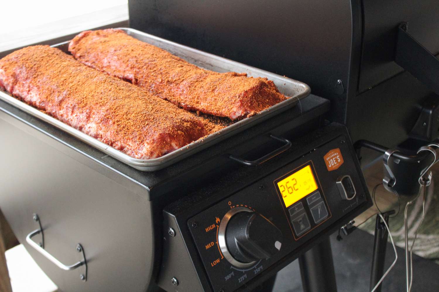 Oklahoma Joe's Rider 900 DLX Pellet Grill Review