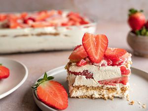 No bake strawberry icebox cheesecake recipe