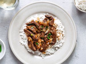 Chinese Stir-Fried Beef With Onions