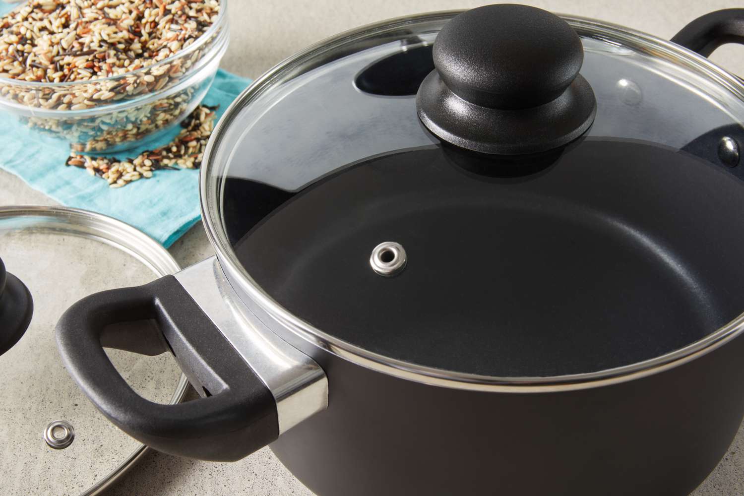 Closeup of Amazon Basics Nonstick Cookware 15-Piece Set stockpot with lid