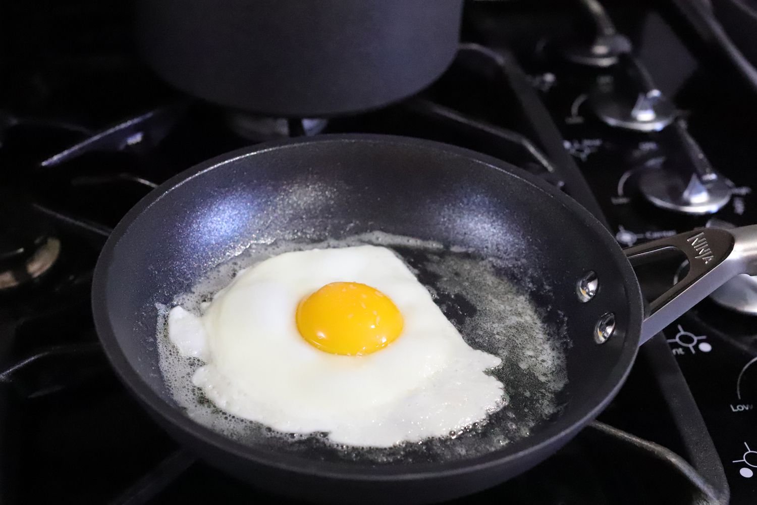 ninja-cookware-set-fried-egg