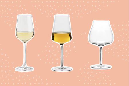 White wine glasses we recommend outlined in white and displayed on a pink background