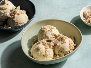 Halva Ice Cream in bowls 